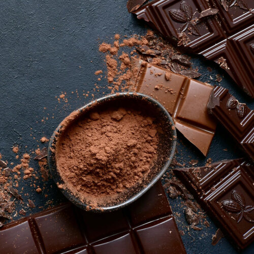Kakaopulver mit Schokolade