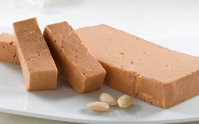 Veganes Fudge Rezept mit Mandeln und Rohkakao